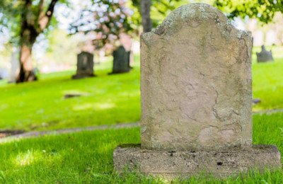 Grave beneath white oak